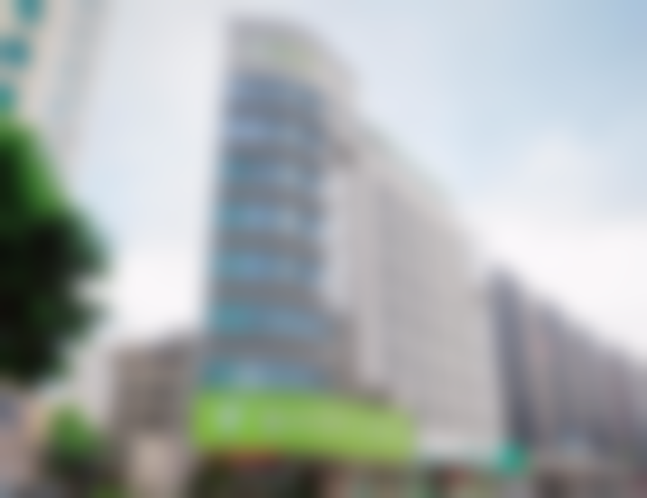 对比鼓楼区刘子皓和刘军华，谁在口腔行业更有发展潜力